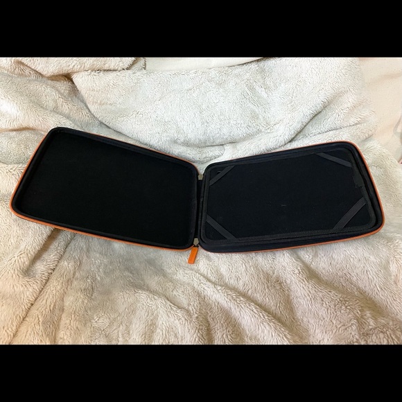 Moleskine 12” diameter for tablet/iPad, black w/ orange zipper - Picture 8 of 9